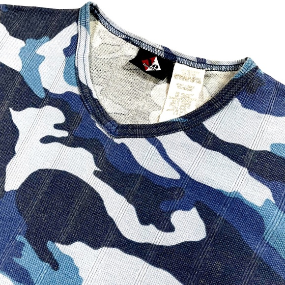 No Boundaries VINTAGE size medium shades of blue camo Vneck,crop top shirt - Picture 2 of 8